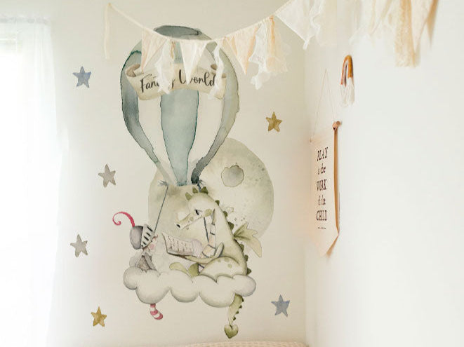 DRAGÓN LEYENDO Vinilo infantil personalizable