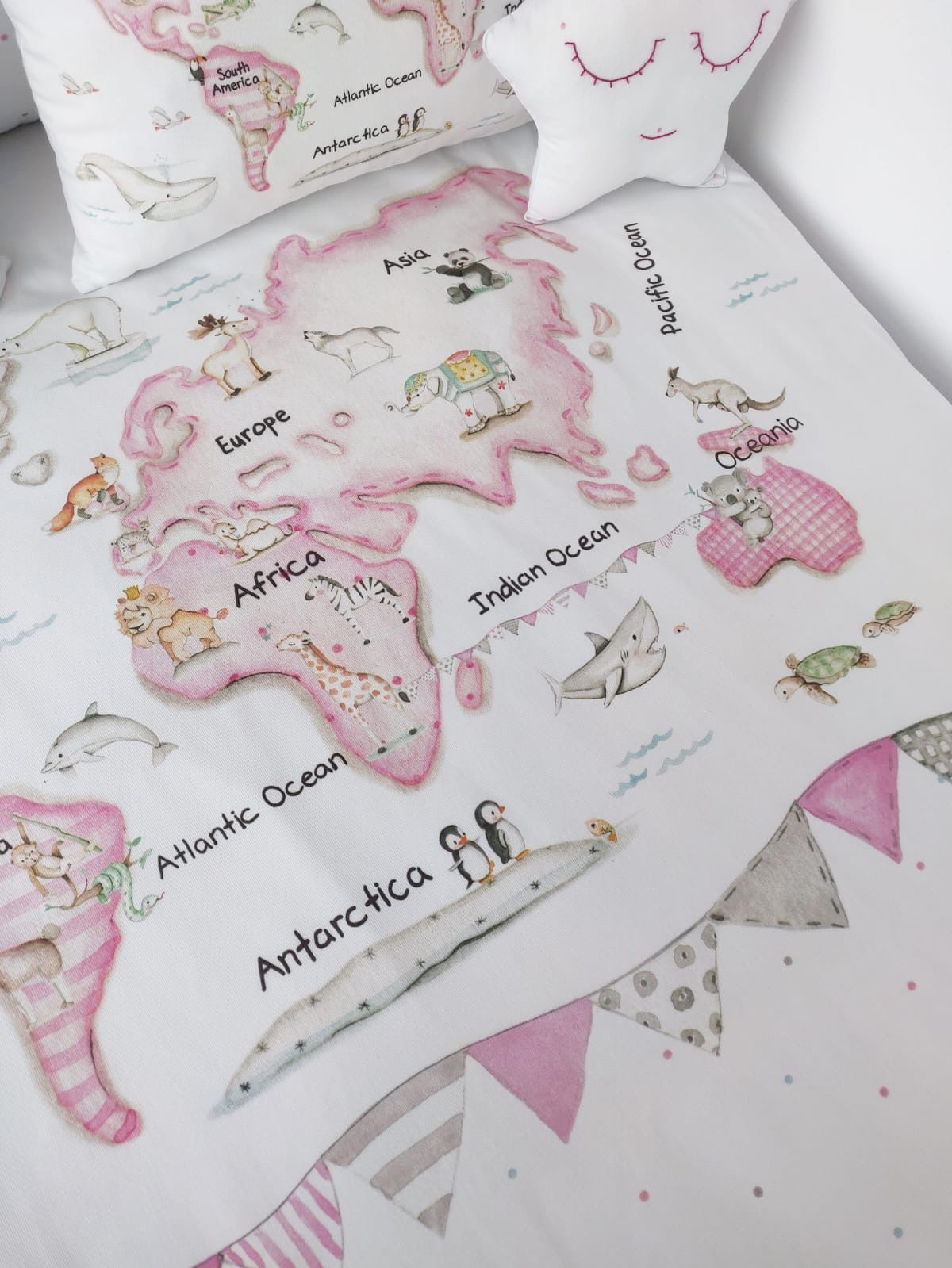 MAPA MUNDI ROSA Funda Nórdica infantil.